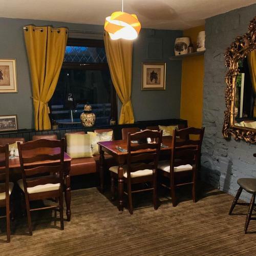 Hostal The Milton Hotel