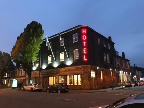 Victoria Hotel