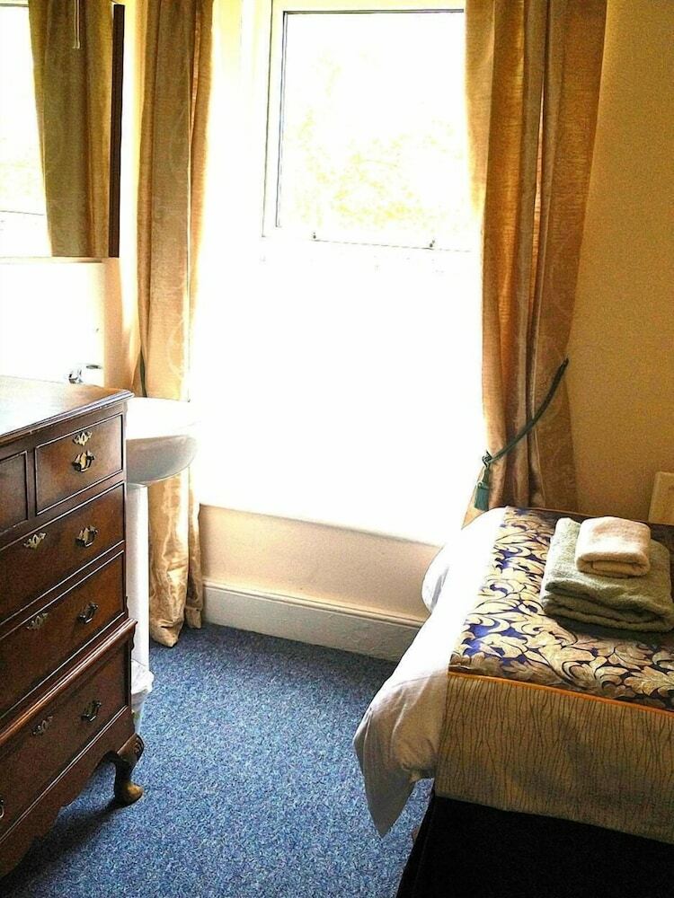 Hostal Melrose Guest House
