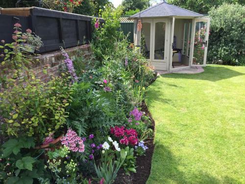 Bed & Breakfast Copperfields Guest House