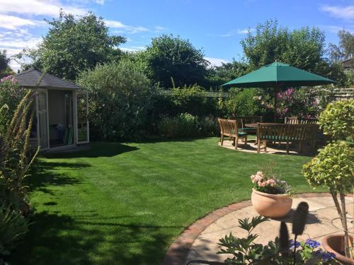 Bed & Breakfast Copperfields Guest House