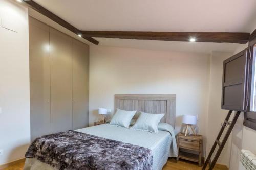 Apartamento Palacio Descalzos -atico 3b-