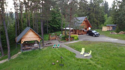 Smerekowiec Domek W Lesie
