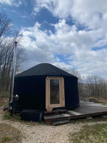 Black Yurt Chromiec