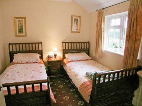 2 Luckington Stables