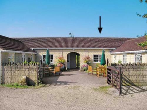 2 Luckington Stables