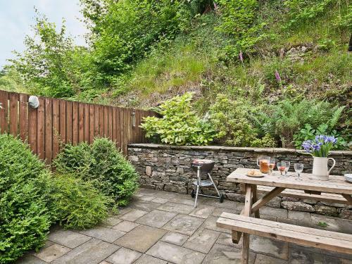 Three Horseshoes Cottage