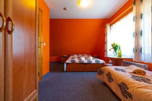 Bed & Breakfast Apartamenty I Pokoje W Willi Na Ubocy