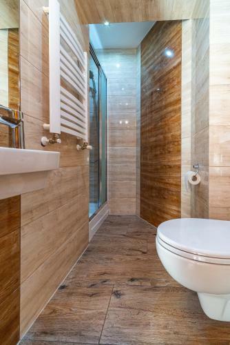 Bed & Breakfast Apartamenty I Pokoje W Willi Na Ubocy