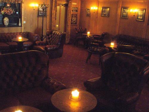 Chequers Inn Hotel