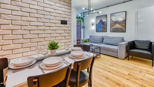 Apartamenty Centrum - Wyszy?skiego 9 - Royal Aparts