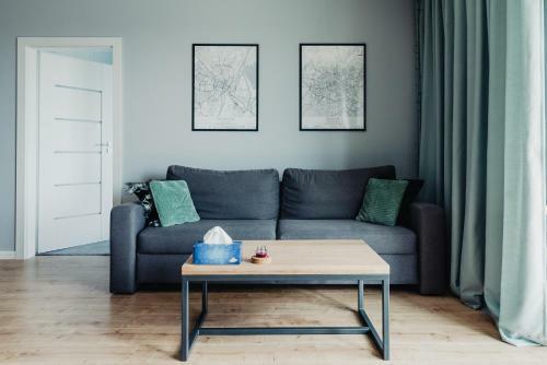 Silk Apartment - Netflix - Parking
