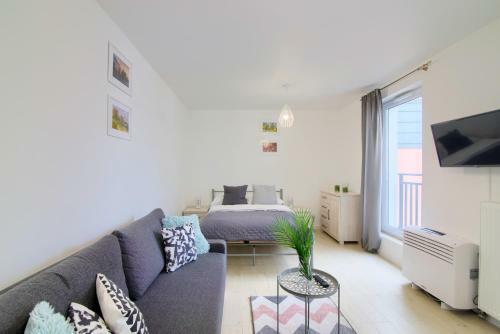 Apartments In - River House