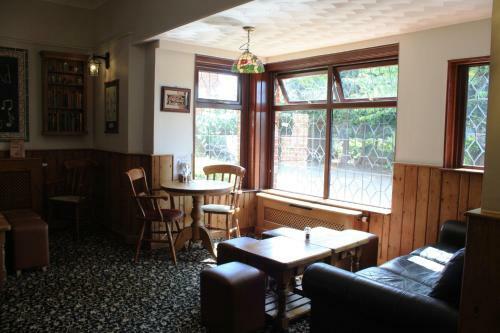 Hostal The Manor Hotel
