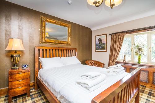 Hostal Mayflower Bar, Eatery & Boutique Inn
