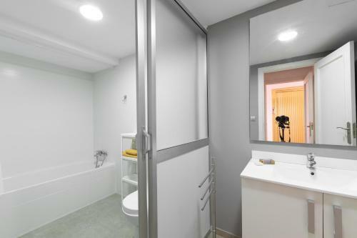 Light And Bright Apartment In Central Valencia