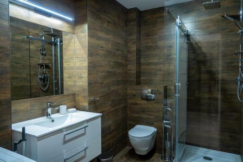 Apartament Przy Parku Z Du?ym Tarasem ,prywatny Parking