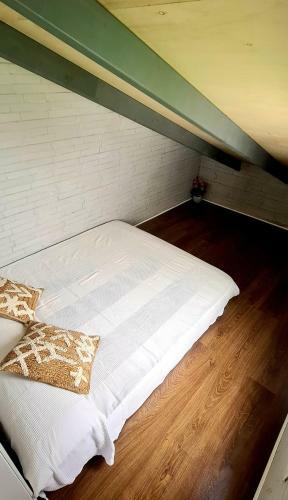 Apartamento Loft Independiente Con Piscina Compartida En Centro De Valencia