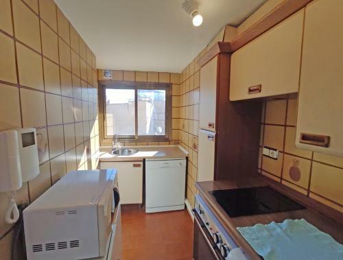 Sunny Apartment With Fantastic Terrace Views!