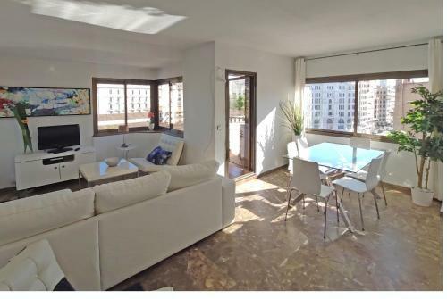 Sunny Apartment With Fantastic Terrace Views!