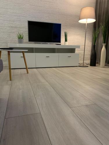 Apartament ?elazna 11