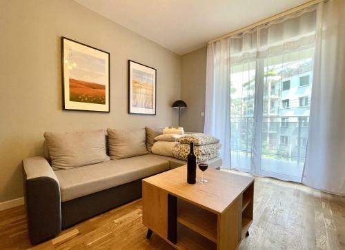 Homestay 2 Apartment With Parking