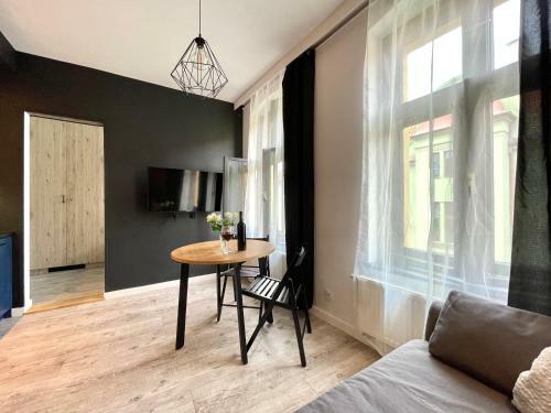 Copernicus Street Apartment - Twin Peaks