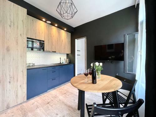 Copernicus Street Apartment - Twin Peaks