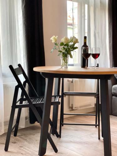 Copernicus Street Apartment - Twin Peaks