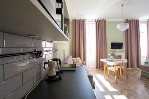 Petite Visite No. 17 Apartment