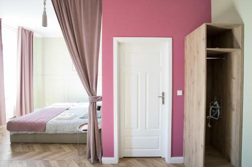 Petite Visite No. 17 Apartment