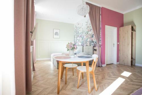 Petite Visite No. 17 Apartment