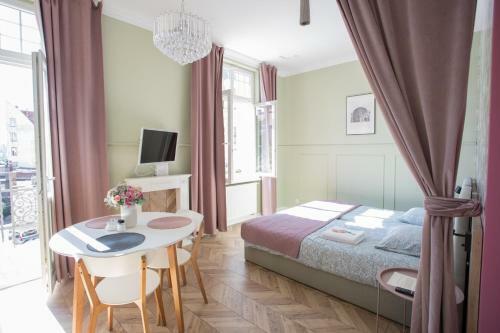 Petite Visite No. 17 Apartment