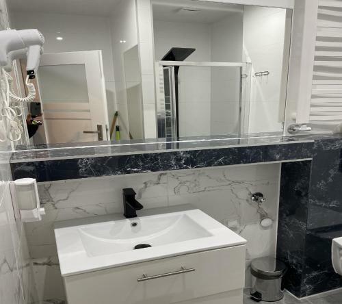 Apartamento Eldom-noclegi, Kolejowa 15 W?growiec