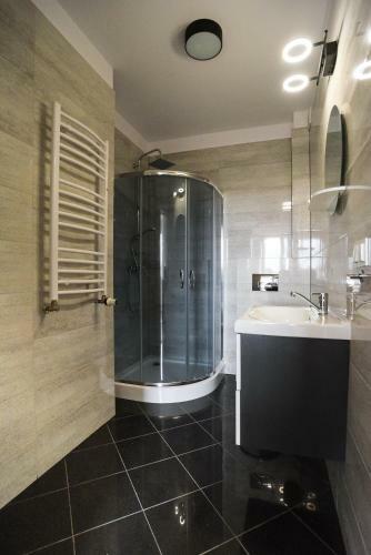 Apartament ?rednia 15 II Pi?tro W?growiec