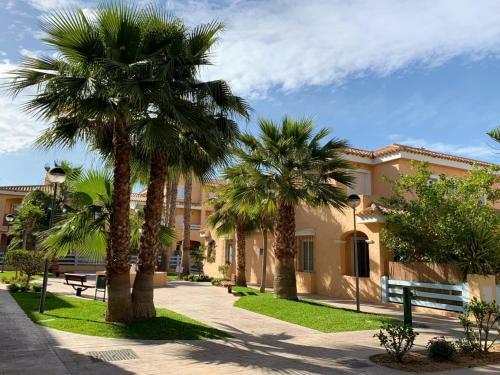Apartamento Marinas Sol - Tu Hogar Con Jard�n Privado!