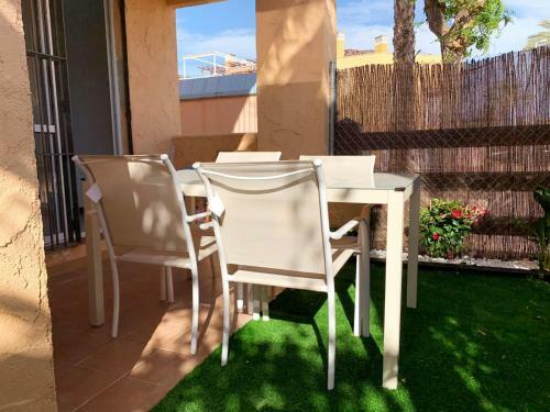 Apartamento Marinas Sol - Tu Hogar Con Jard�n Privado!