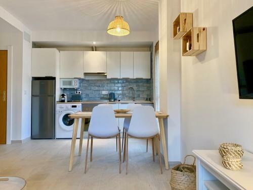 Apartamento Marinas Sol - Tu Hogar Con Jard�n Privado!
