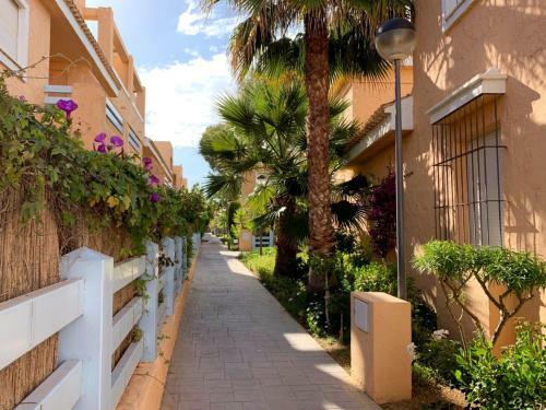 Apartamento Marinas Sol - Tu Hogar Con Jard�n Privado!
