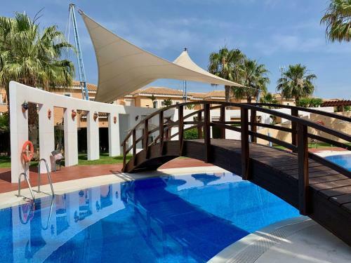 Apartamento Marinas Sol - Tu Hogar Con Jard�n Privado!