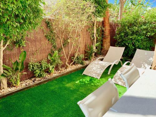 Apartamento Marinas Sol - Tu Hogar Con Jard�n Privado!