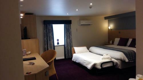 Waterfront Lodge Hotel