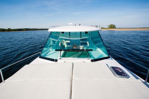 Jacht Motorowy Nautika 1000