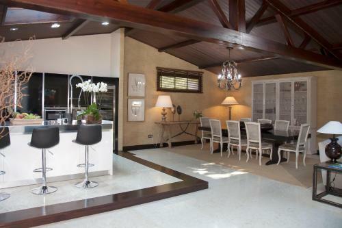 Villa Luxury Rustic House - O Rego Da Santa Mari�a