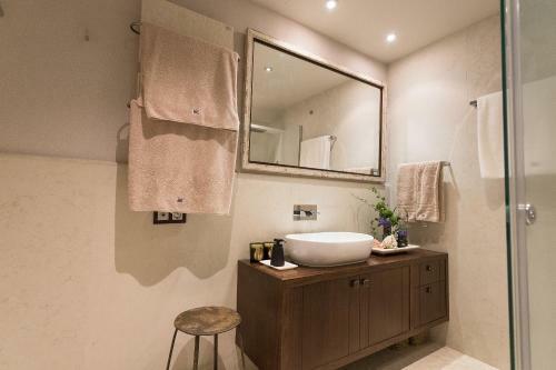 Villa Luxury Rustic House - O Rego Da Santa Mari�a