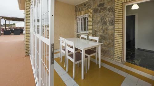 La Casa De La Tinaja Con Chimenea