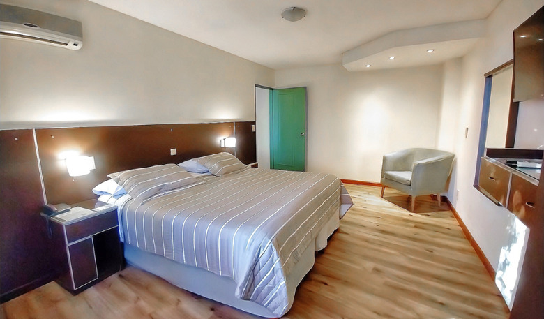 Hotel Condor Suites