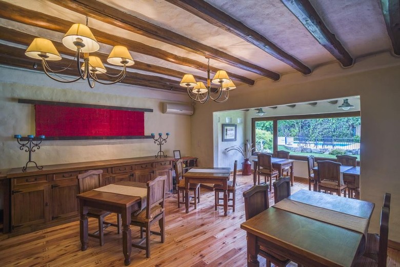 Hotel Lares De Chacras
