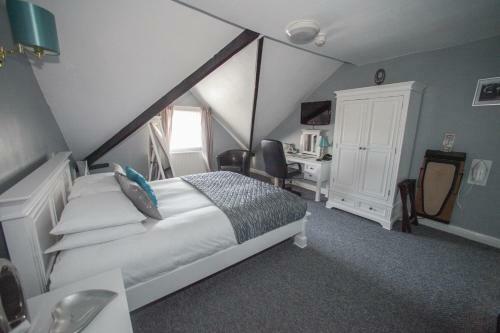 Hostal Tower House Executive Guest House