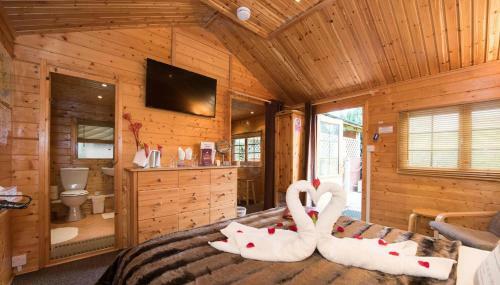 Hostal Cypress Log Cabins B&B